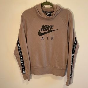 Nike LE Sweatshirt, size M, tapered cut with pockets